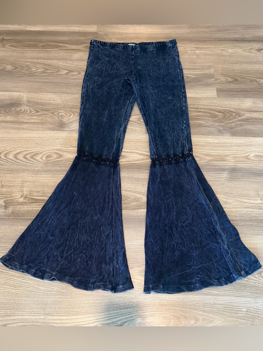 Chatoyant Crochet Mineral Wash Pull On Bell Bottom Womens size Small Lightweight